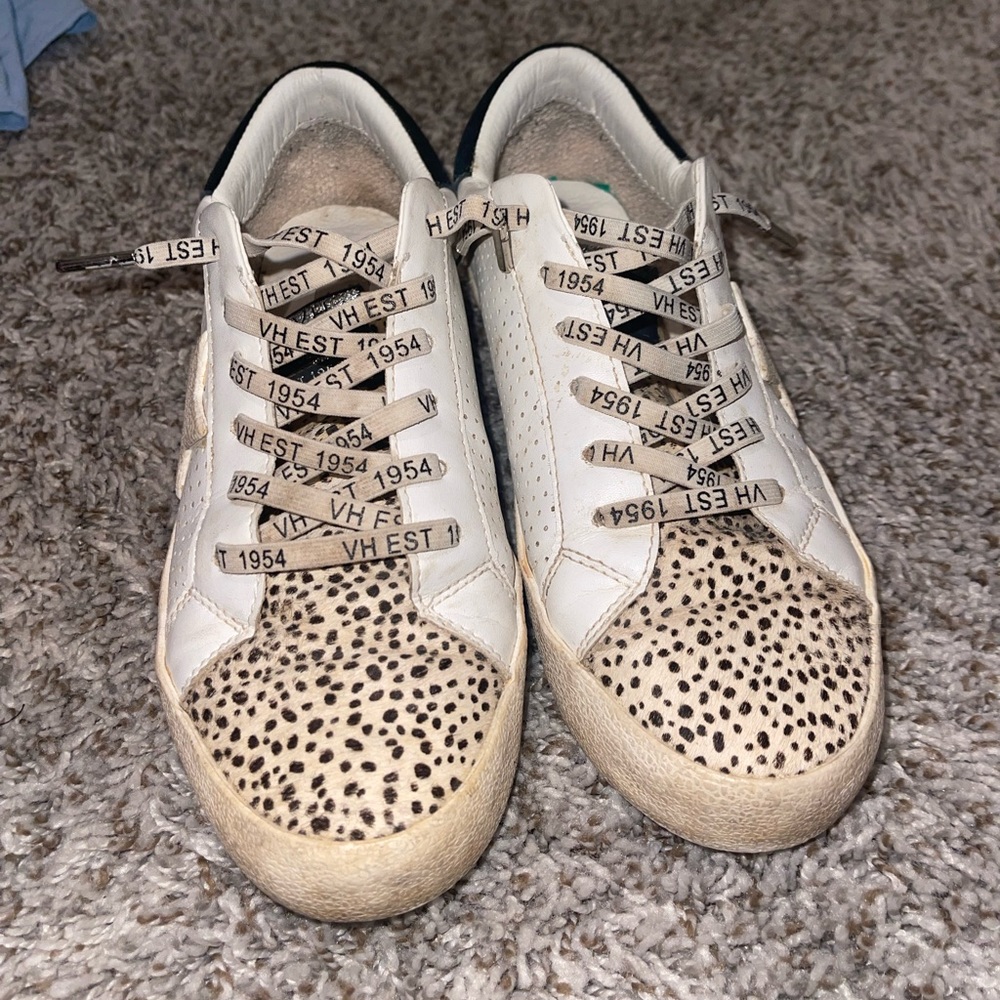 8.5 lightly worn just got a pair of gg don’t need anymore